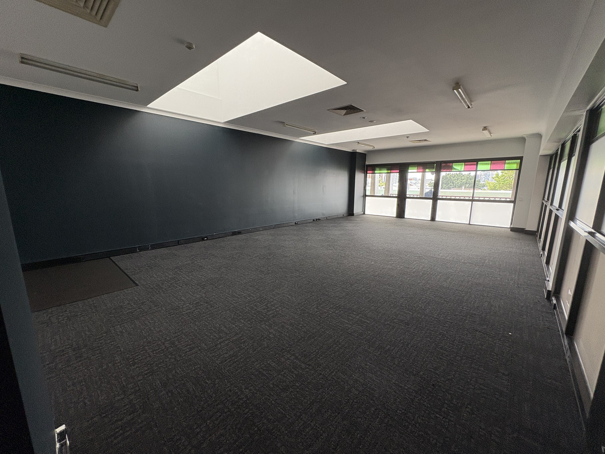 75sqm Office/Consulting Space. Prime Position.