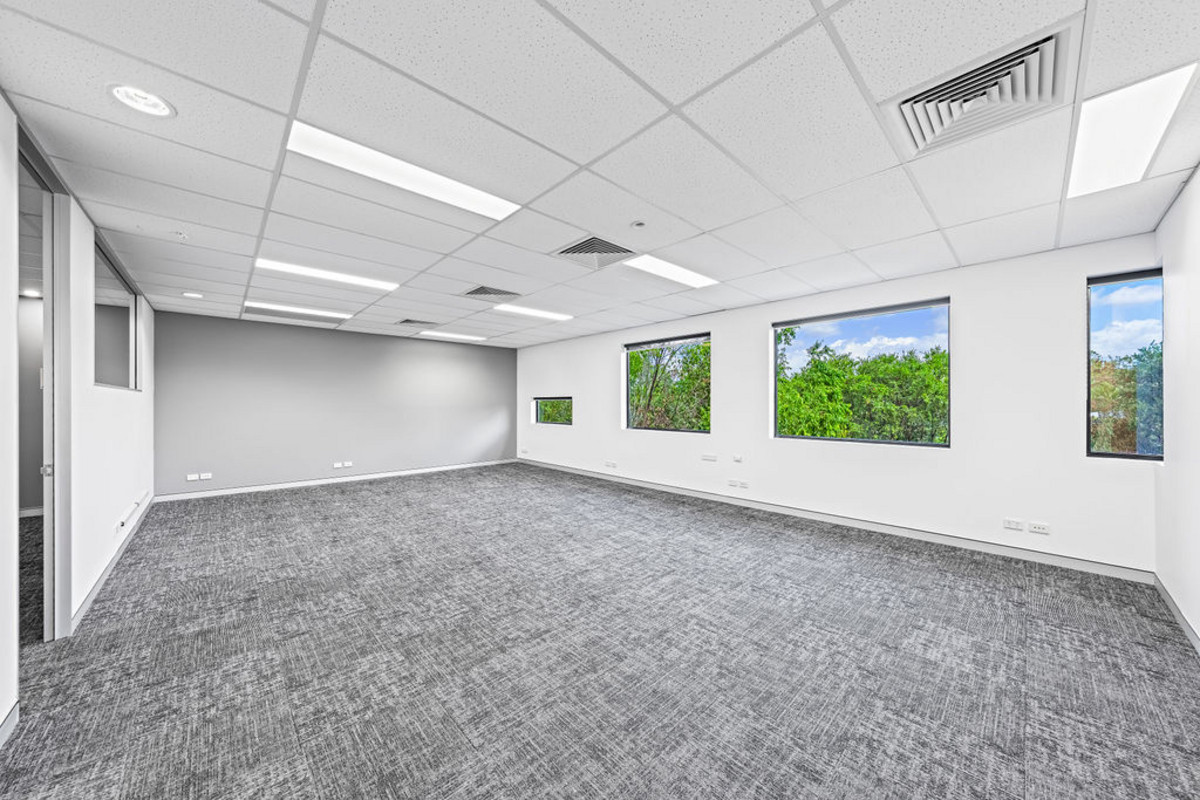 146sqm Quality Level 1 Office/Consulting Space with 7 Car Spaces. Short or Long Term Lease.
