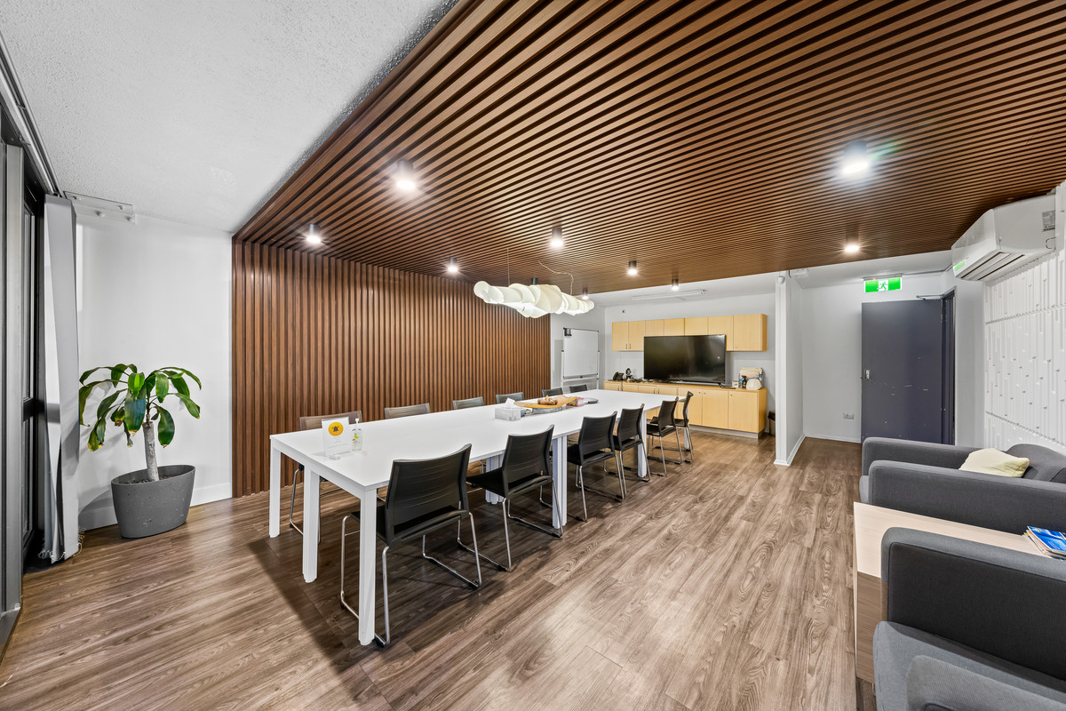 391sqm Rare Warehouse/Office/Showroom. Onsite Car Spaces