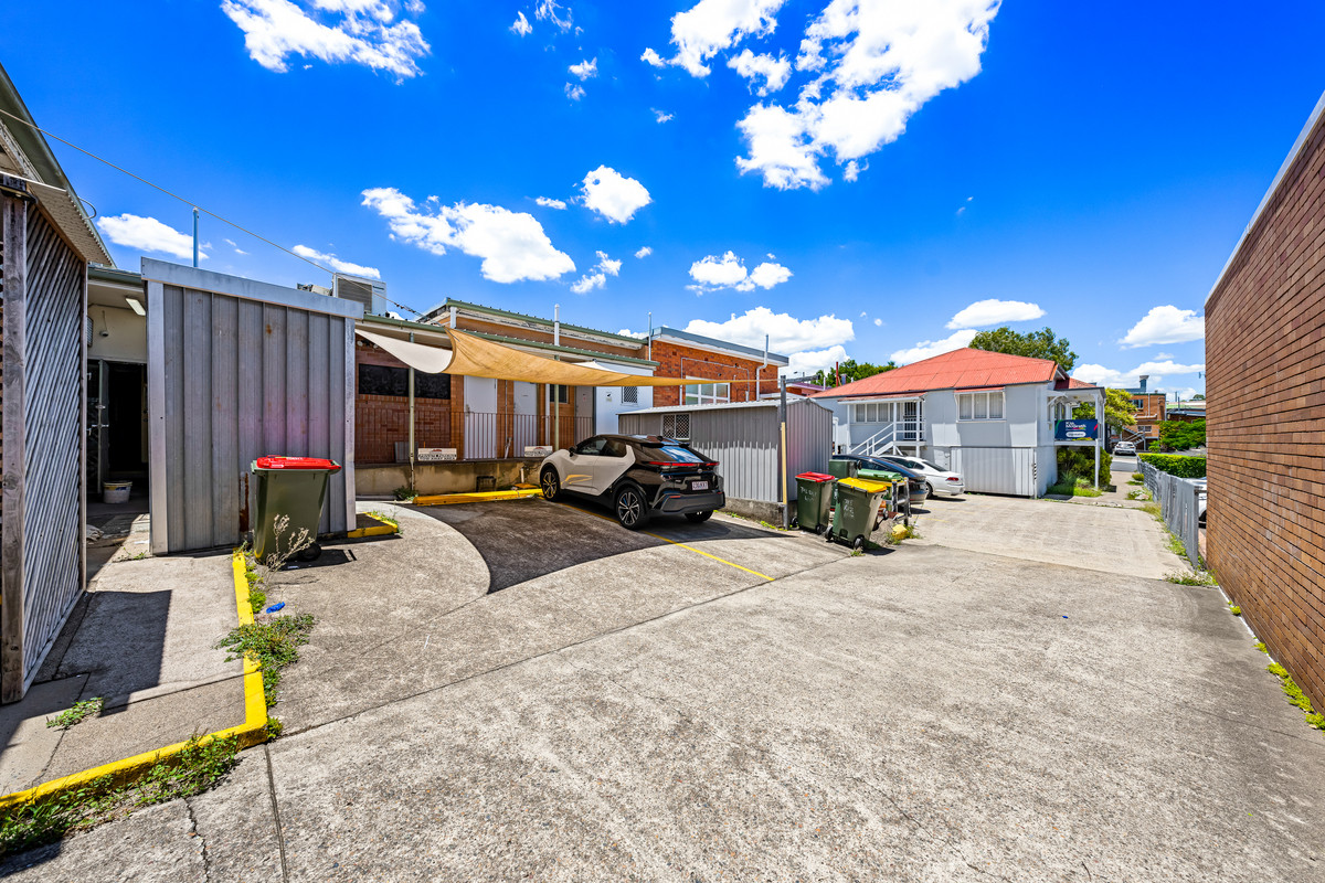 72sqm or 62sqm Retail Shops in Prime Location. Exclusive Car Park. Immediate Sale.