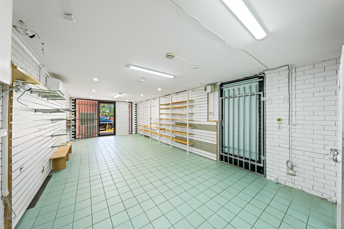 43sqm of ground floor flexible use options. Abundance of Parking. Signage to Oxley Road.