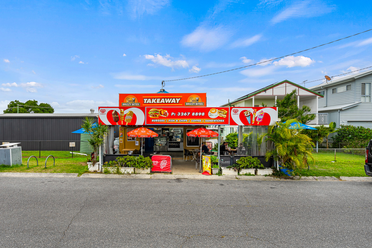 Freehold Shop/Business & 3 Bedroom House. Live & Work Opportunity.
