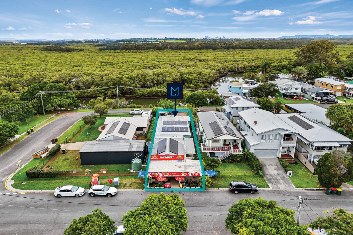 Freehold Shop/Business & 3 Bedroom House. Live & Work Opportunity.