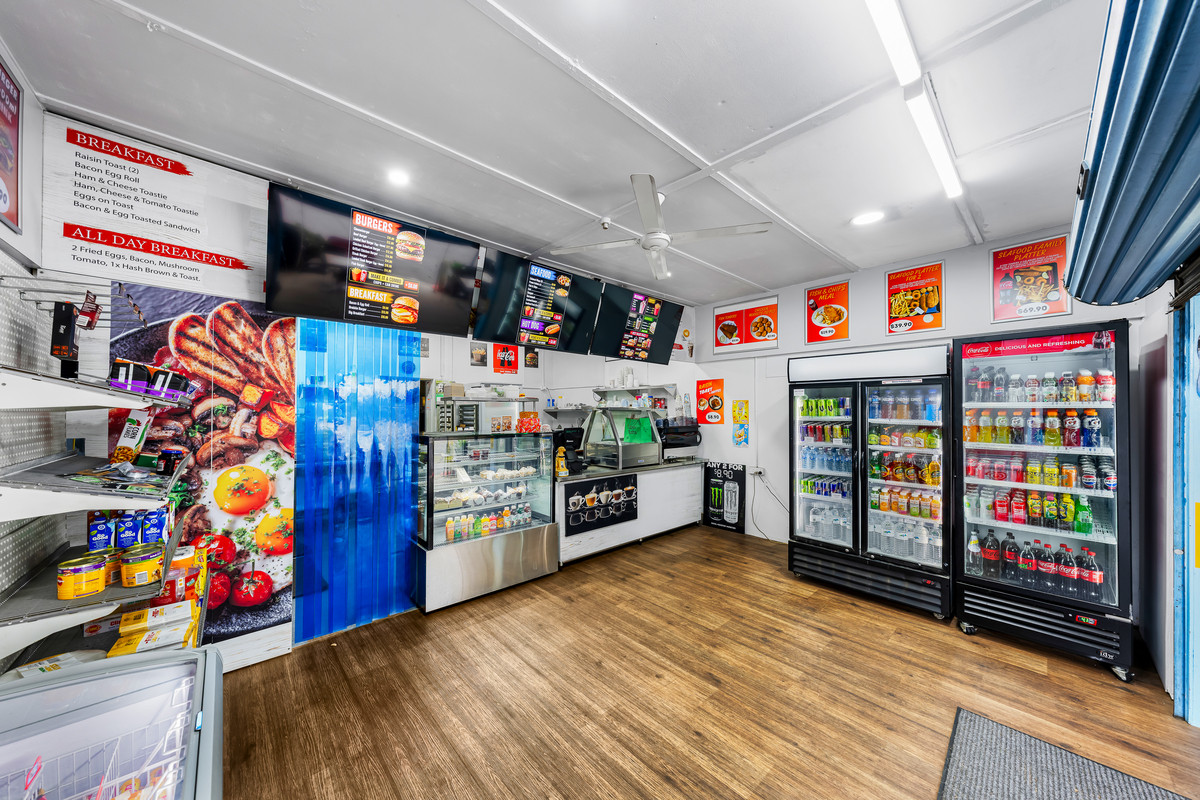 Freehold Shop/Business & 3 Bedroom House. Live & Work Opportunity.