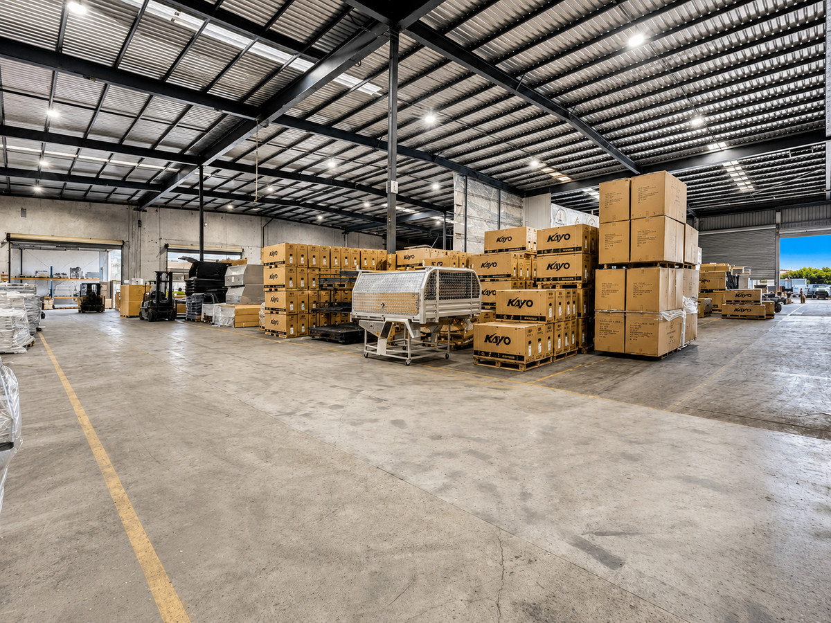 3,713sqm High Exposure Industrial Warehouse with Hardstand