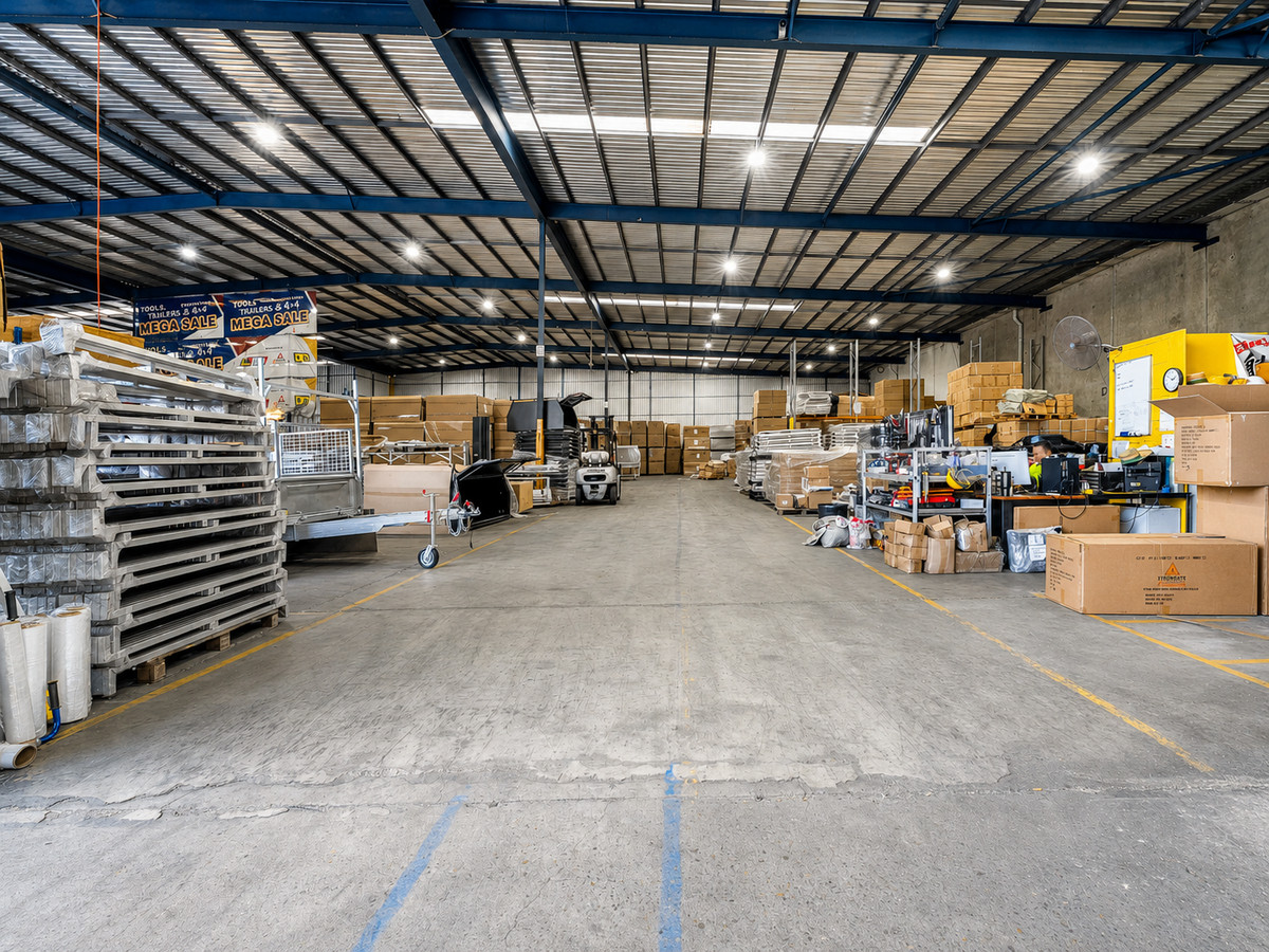 3,713sqm High Exposure Industrial Warehouse with Hardstand