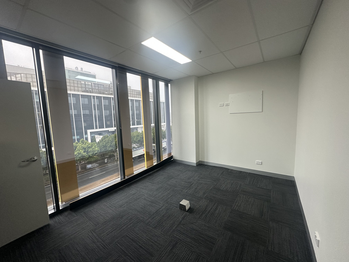 98sqm Office/Medical/Consulting or Onsite Parking For Lease.