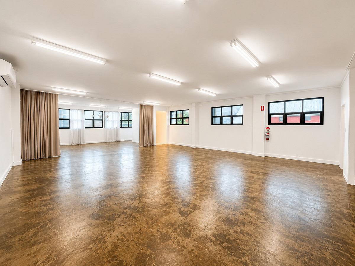150sqm Commercial Office/Showroom/ Creative Space with Exceptional Exposure. Rear Parking/Loading