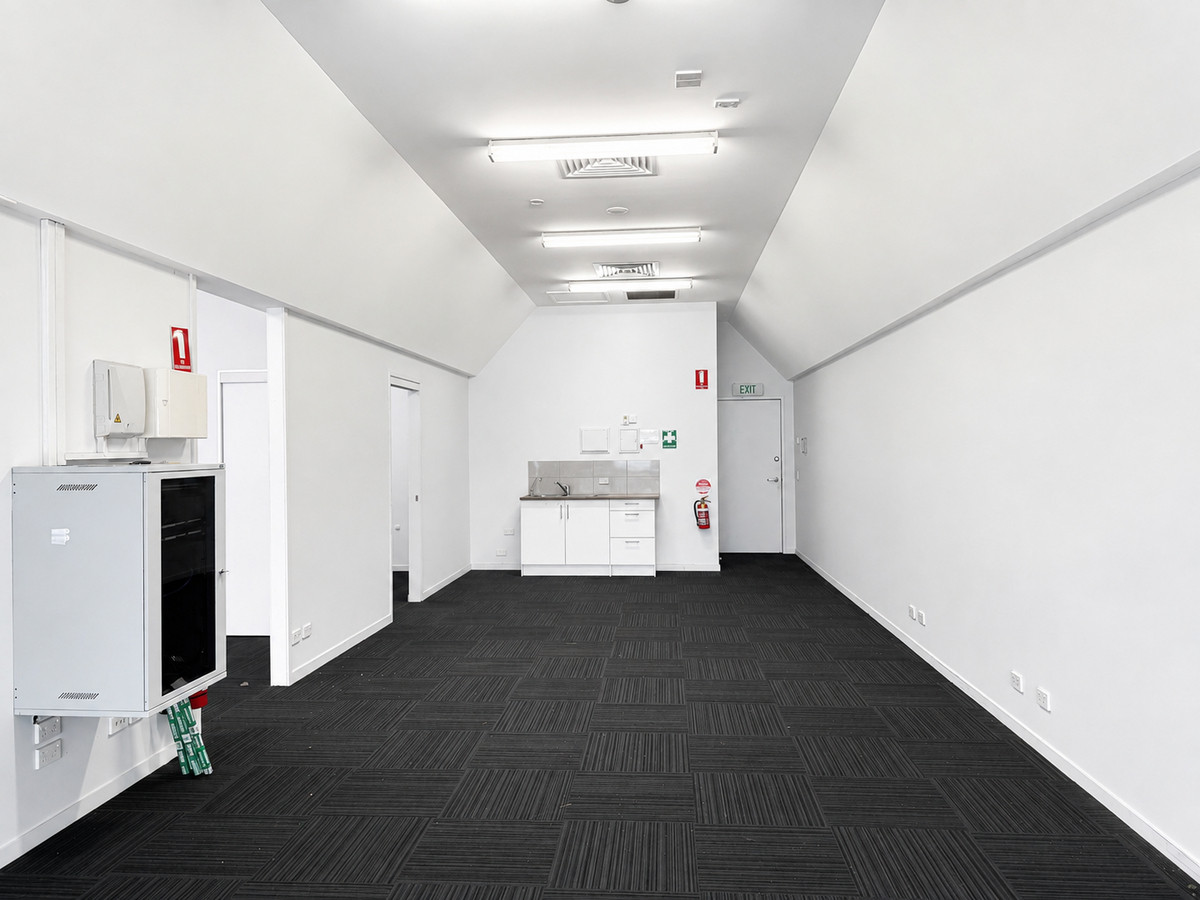 90sqm First Floor Office/Consulting Space. Prime Position.