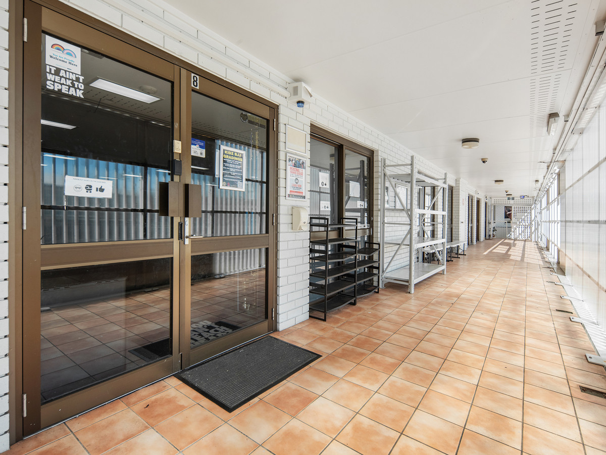 FIRST FLOOR RETAIL/OFFICE WITH MAIN ROAD EXPOSURE