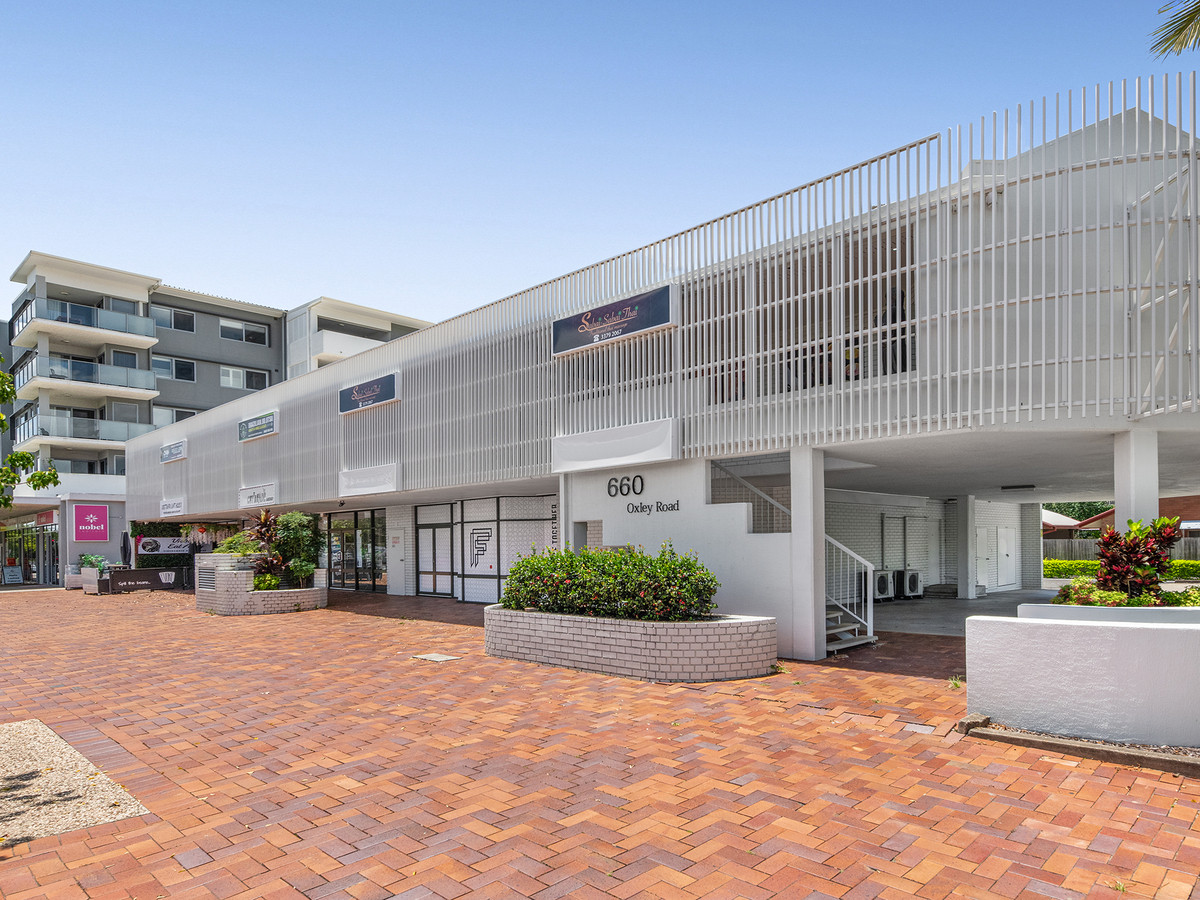 FIRST FLOOR RETAIL/OFFICE WITH MAIN ROAD EXPOSURE