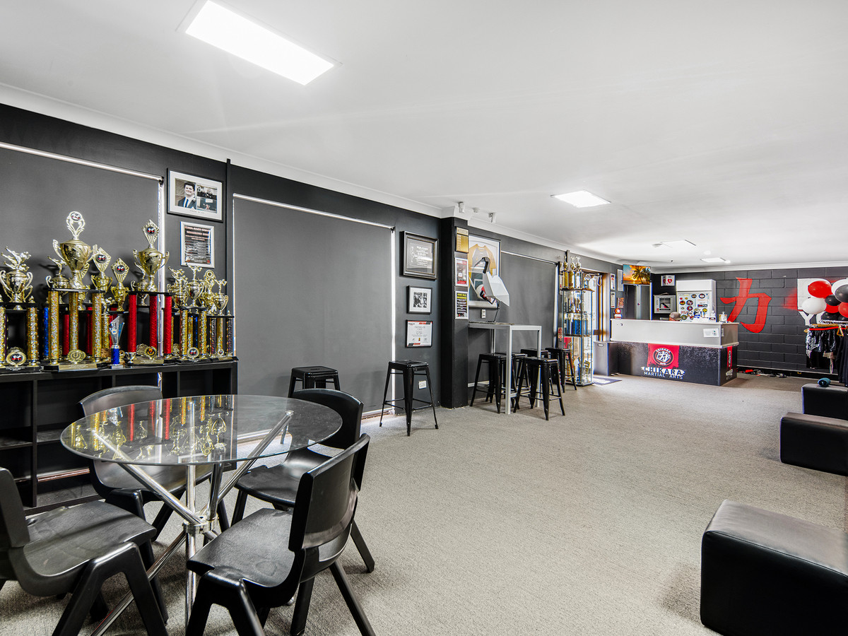 FIRST FLOOR RETAIL/OFFICE WITH MAIN ROAD EXPOSURE