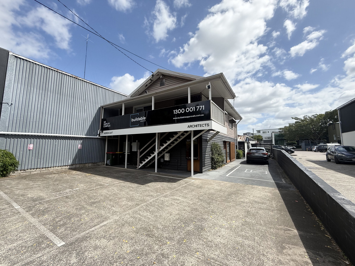 100sqm Level 1 Office/Consulting Suite.  3 Exclusive Car Parks