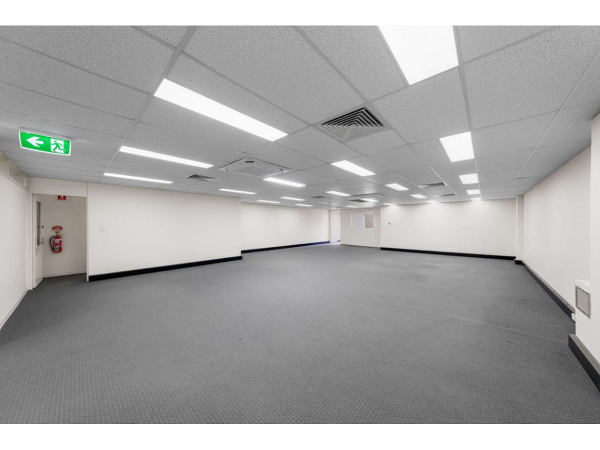 Prime Showroom/Bulkygoods Property in West End.