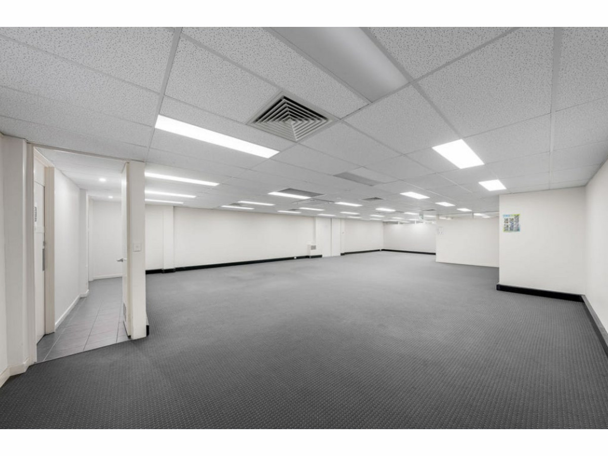 Prime Showroom/Bulkygoods Property in West End.