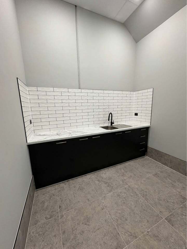 Brand new Wearhouse available for immediate occupancy on busy Ballarat road Deer Park