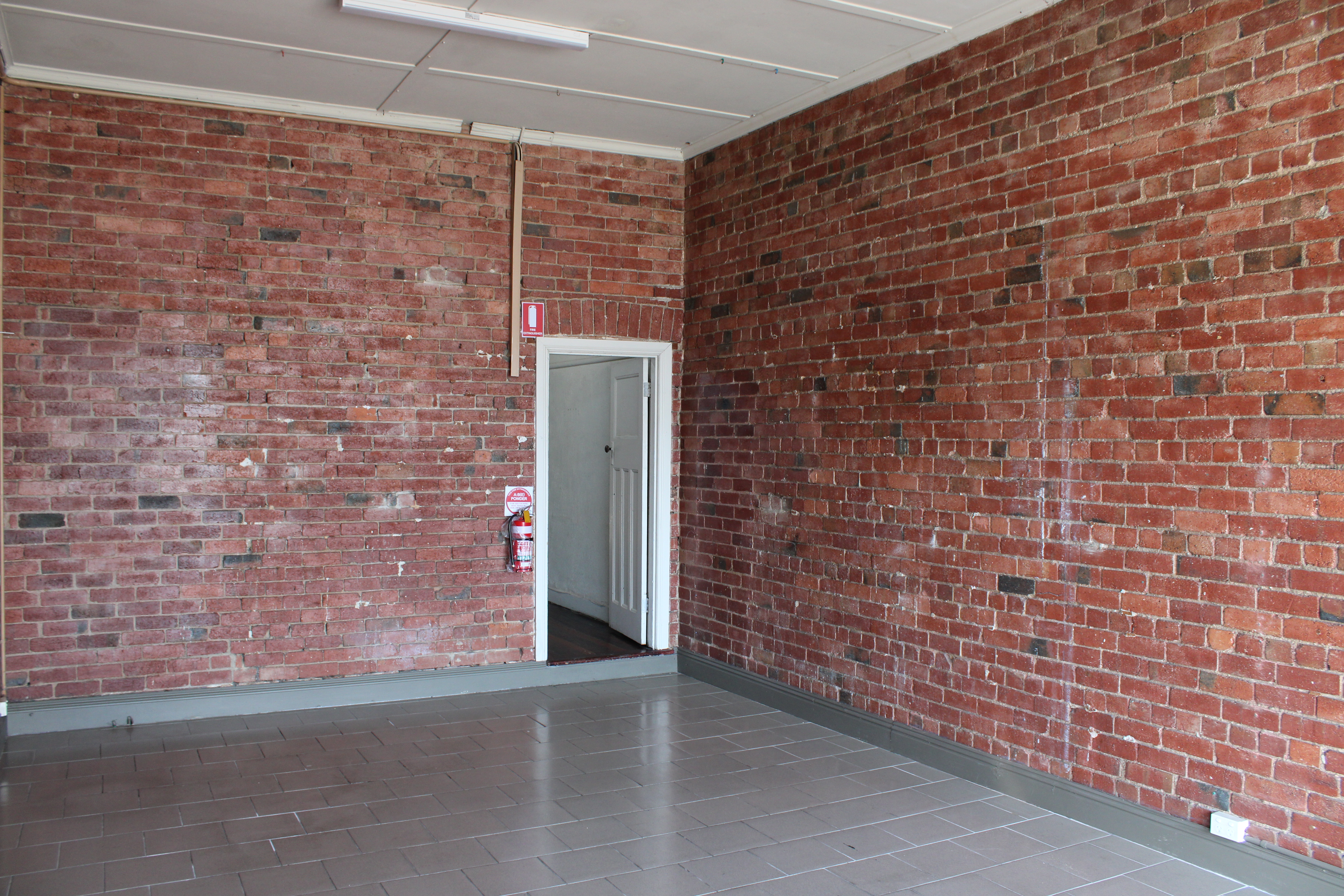 2 Level Retail/Office in Prominent Sydney Rd Location!