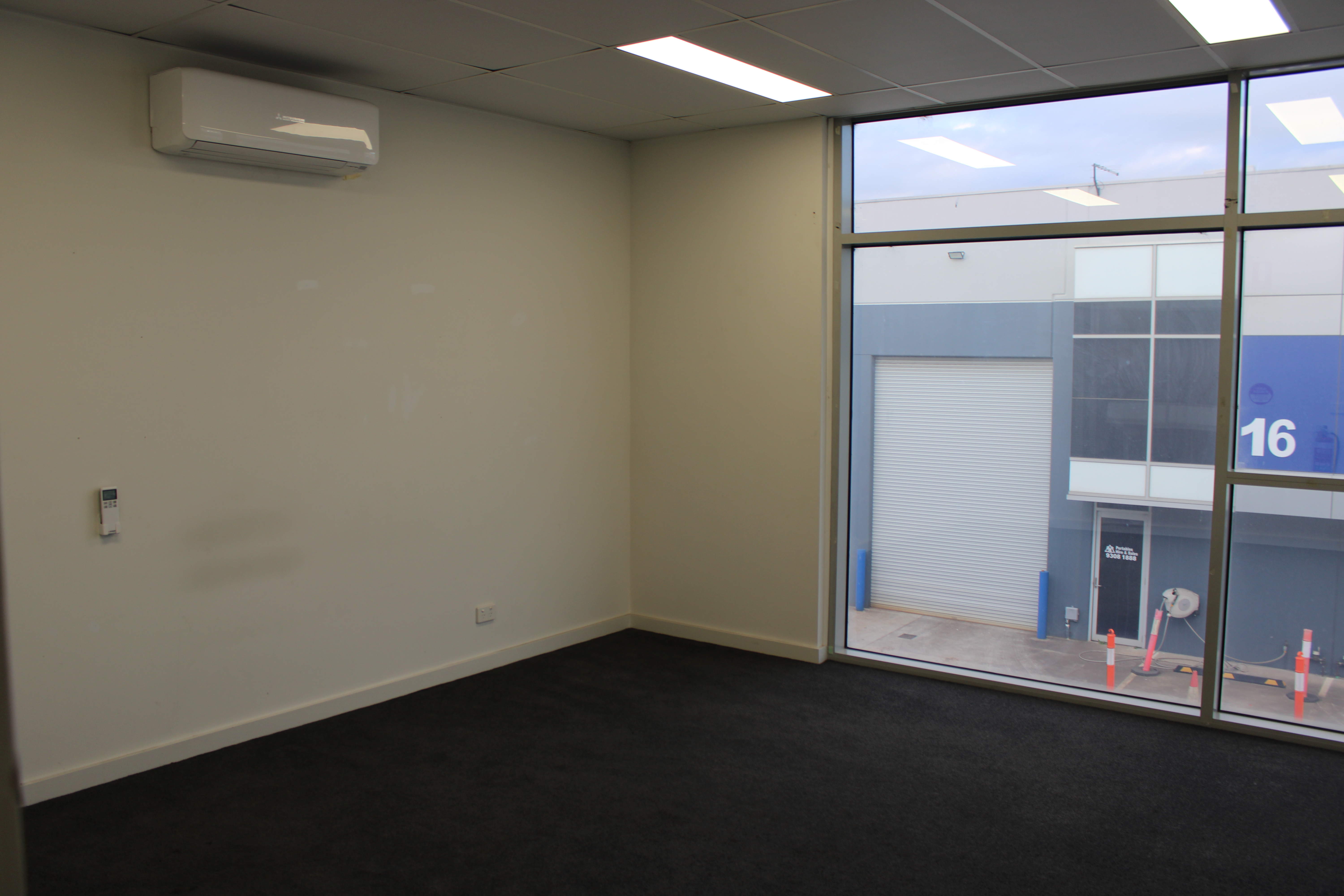 OFFICE/WAREHOUSE OPPORTUNITY IN BEST POCKET OF SOMERTON