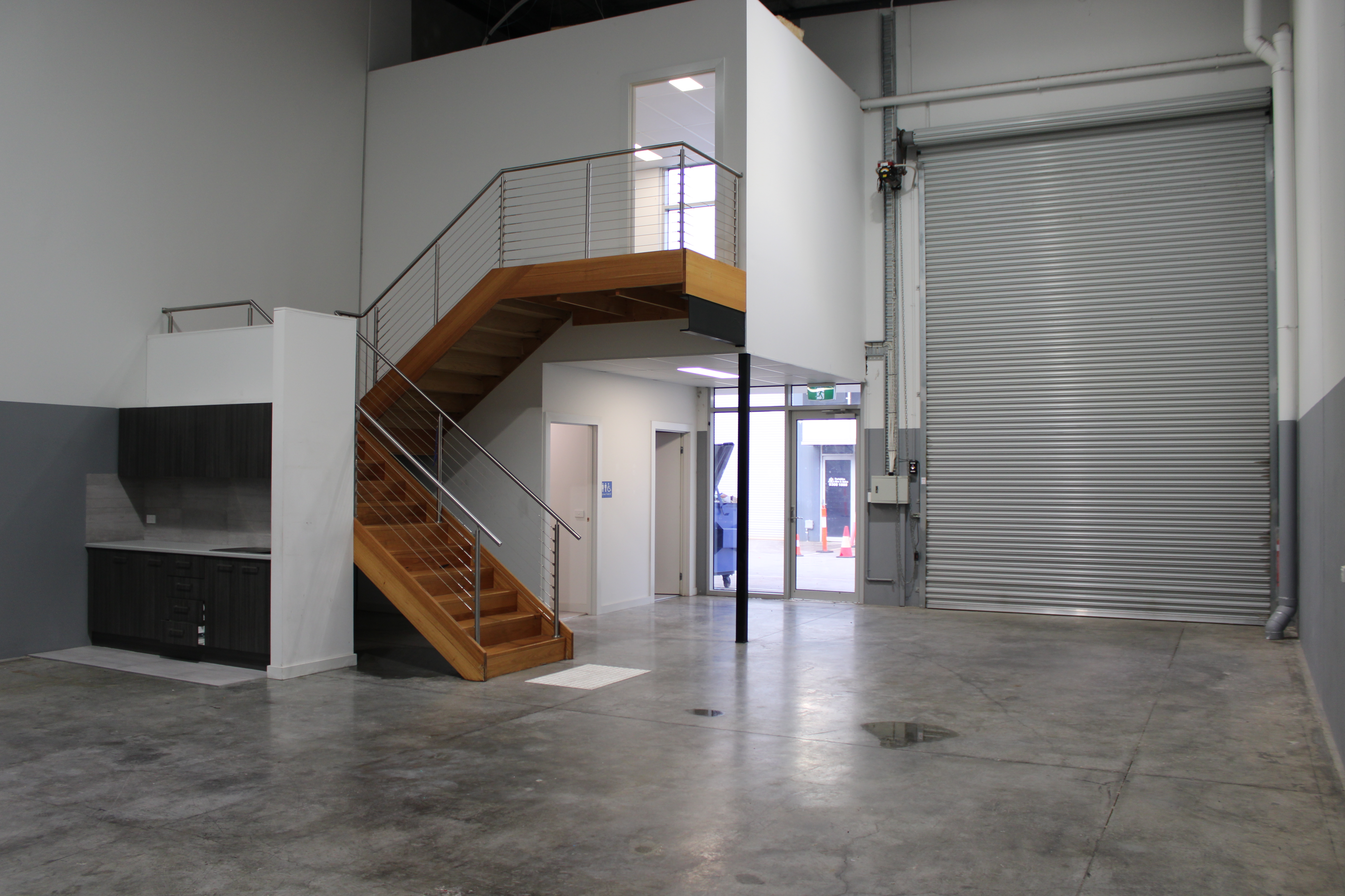 OFFICE/WAREHOUSE OPPORTUNITY IN BEST POCKET OF SOMERTON
