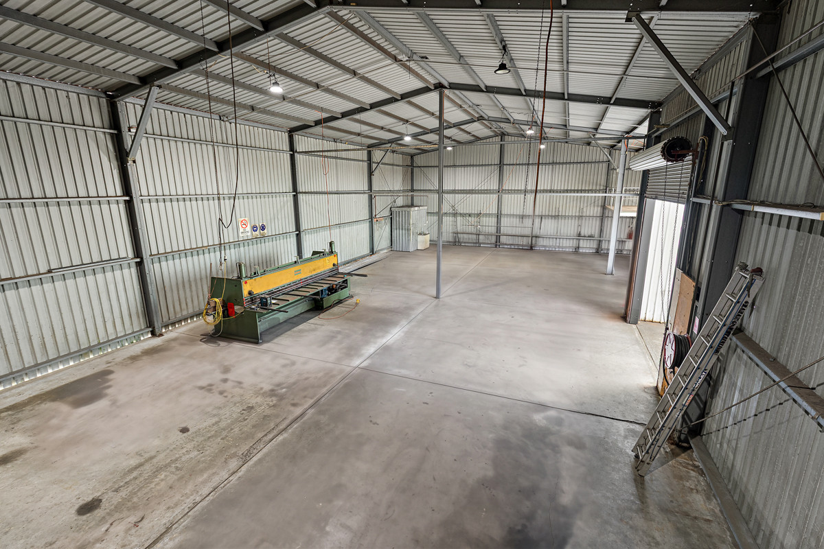 High-clearance industrial units with three phase power