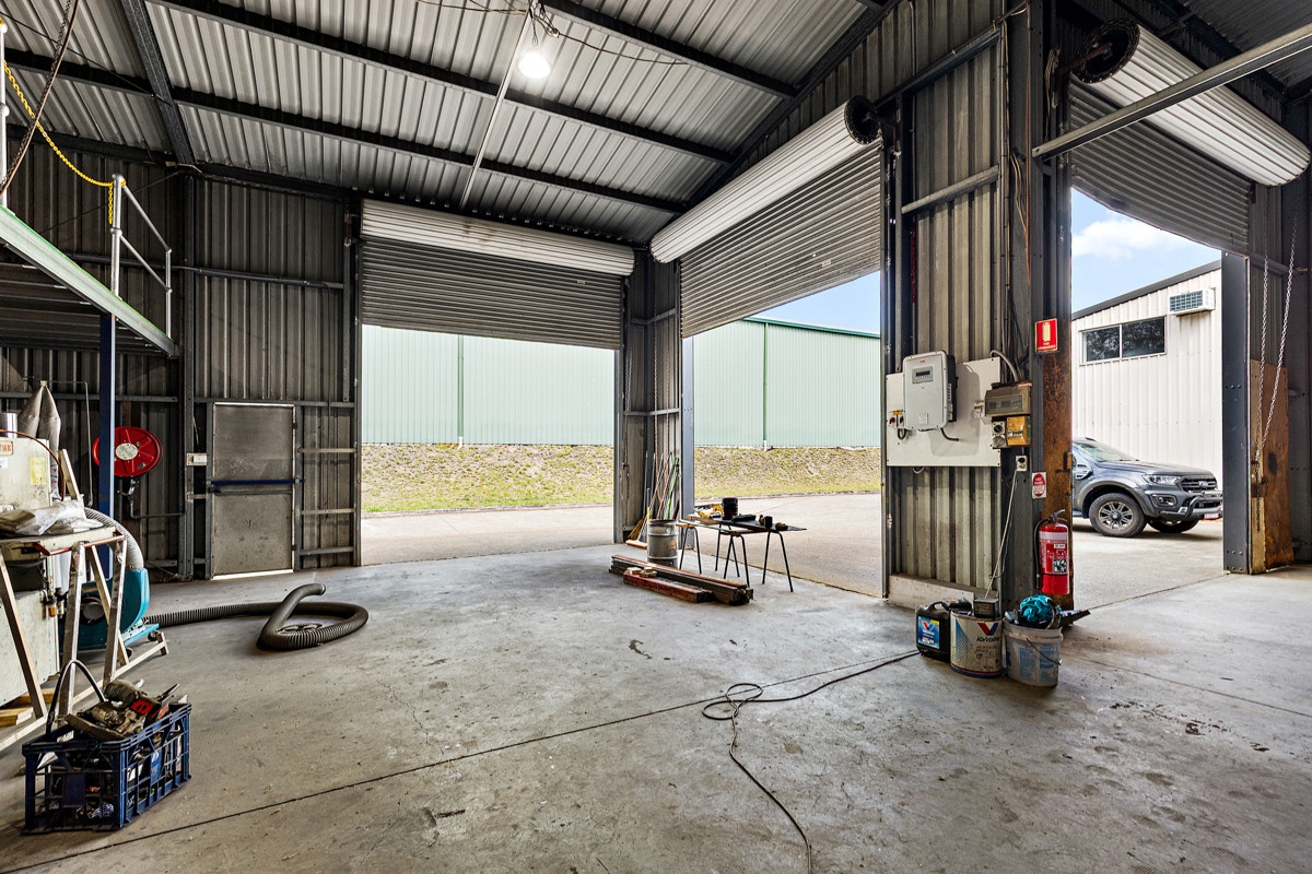 High-clearance industrial units with three phase power