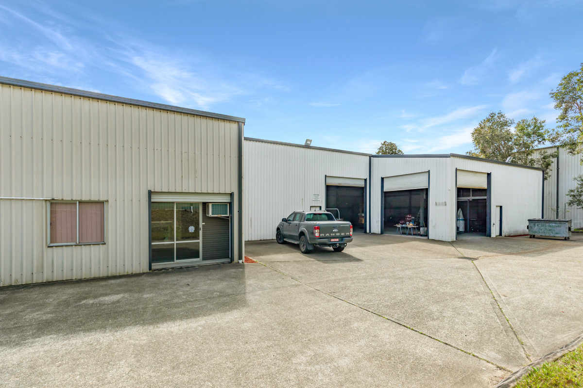 High-clearance industrial units with three phase power