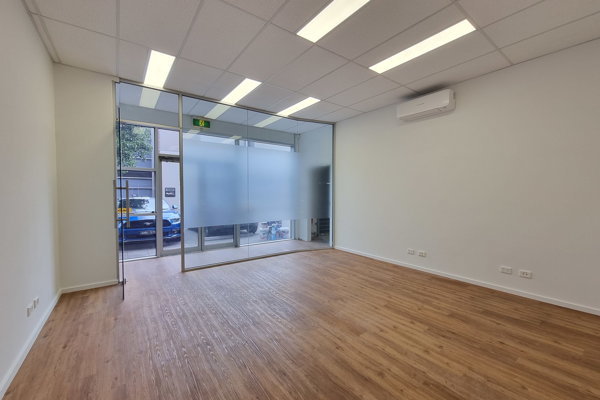 MODERN OFFICE / WAREHOUSE