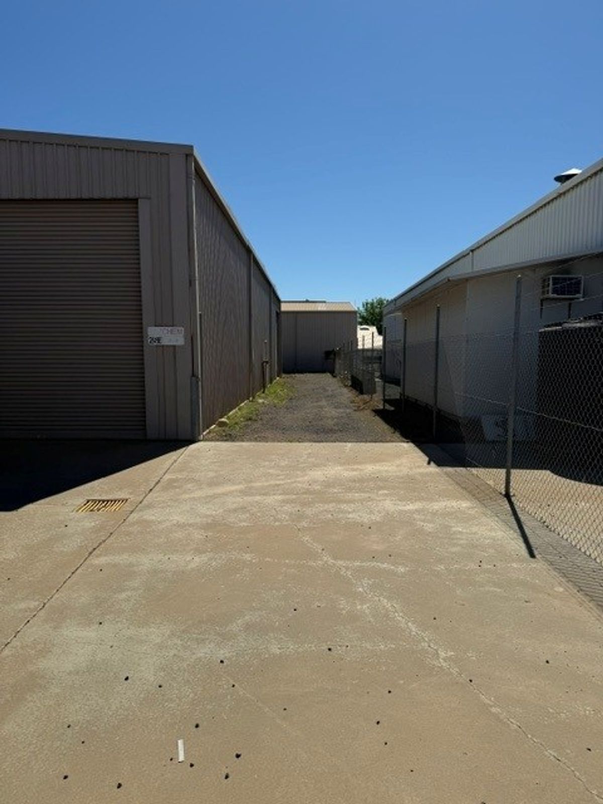 VERSATILE INDUSTRIAL WAREHOUSE WITH SECURE YARD