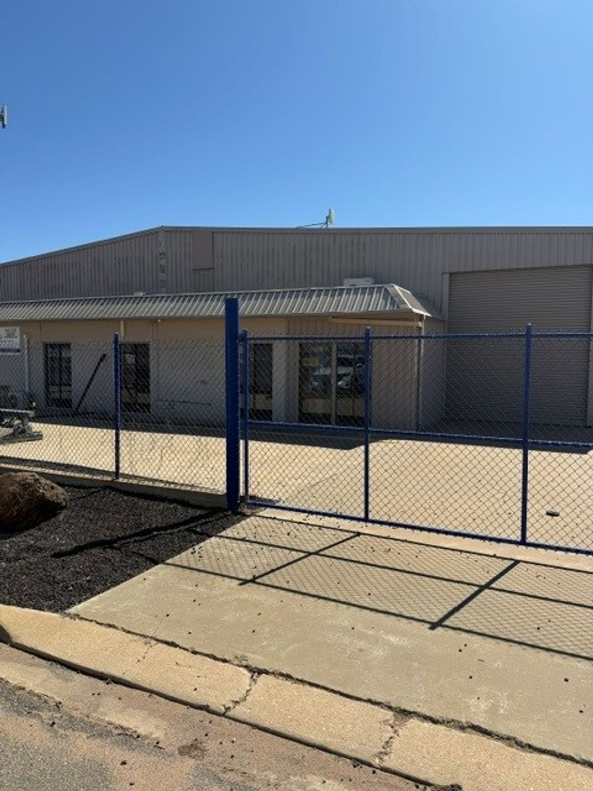 VERSATILE INDUSTRIAL WAREHOUSE WITH SECURE YARD
