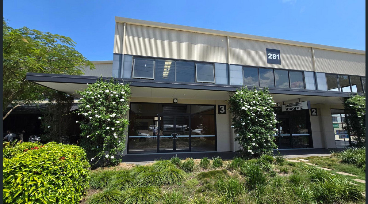 107sqm Retail Warehouse with 2 Exclusive Car Parks