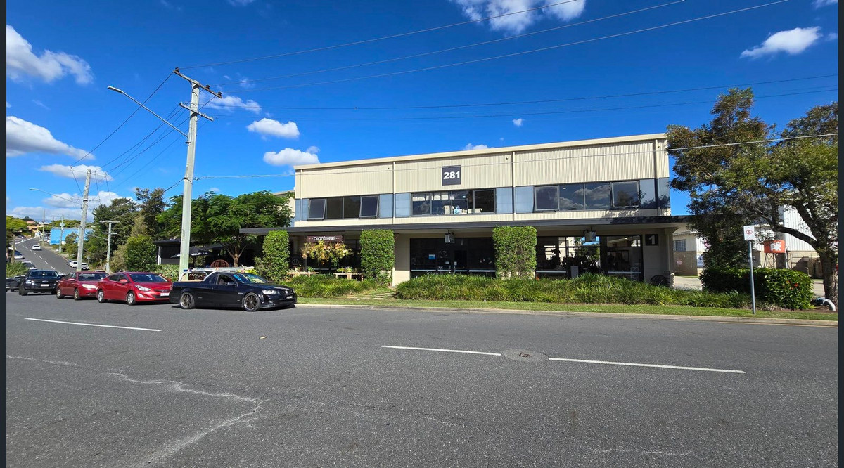 107sqm Retail Warehouse with 2 Exclusive Car Parks