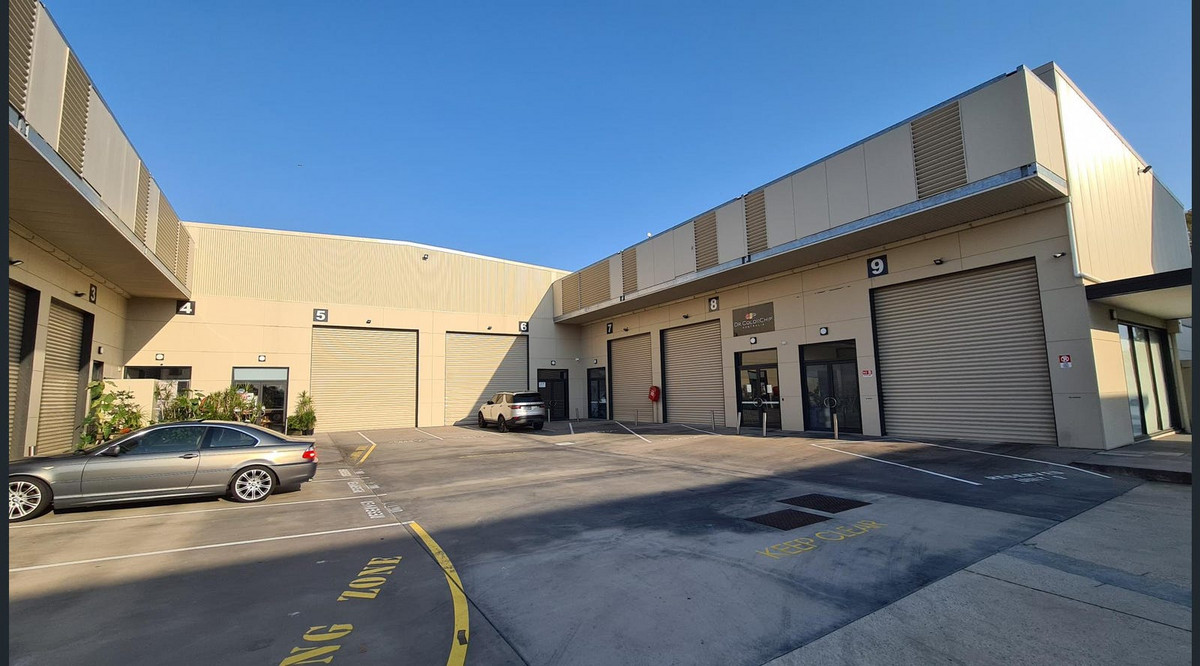 107sqm Retail Warehouse with 2 Exclusive Car Parks