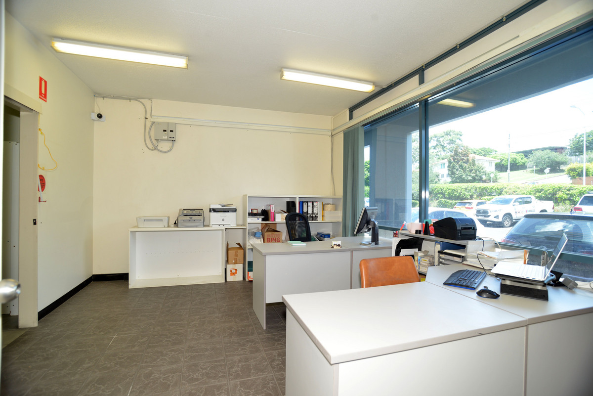 278sqm Extremely Rare Opportunity to Secure  Warehouse/Office in Mansfield.