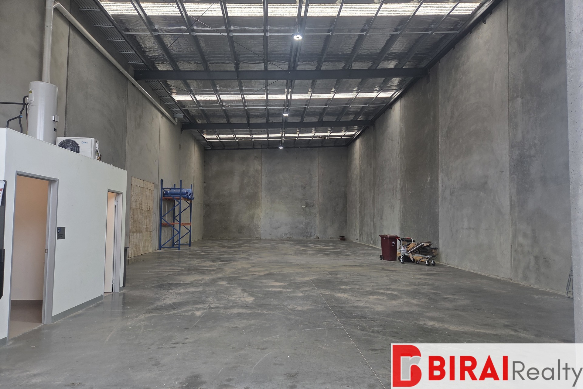 FOR LEASE | WAREHOUSE IN RAVENHALL 420M2*