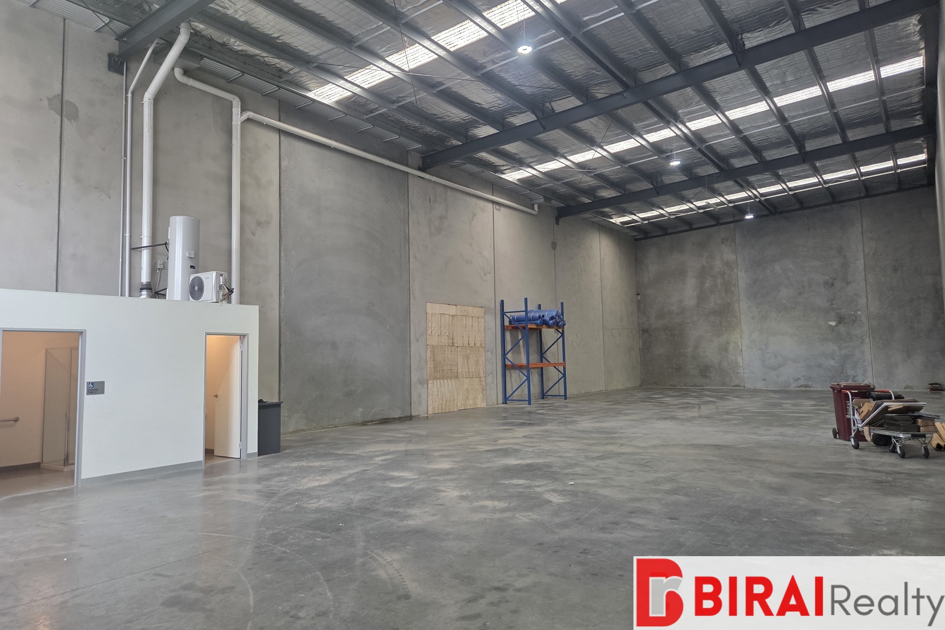 FOR LEASE | WAREHOUSE IN RAVENHALL 420M2*