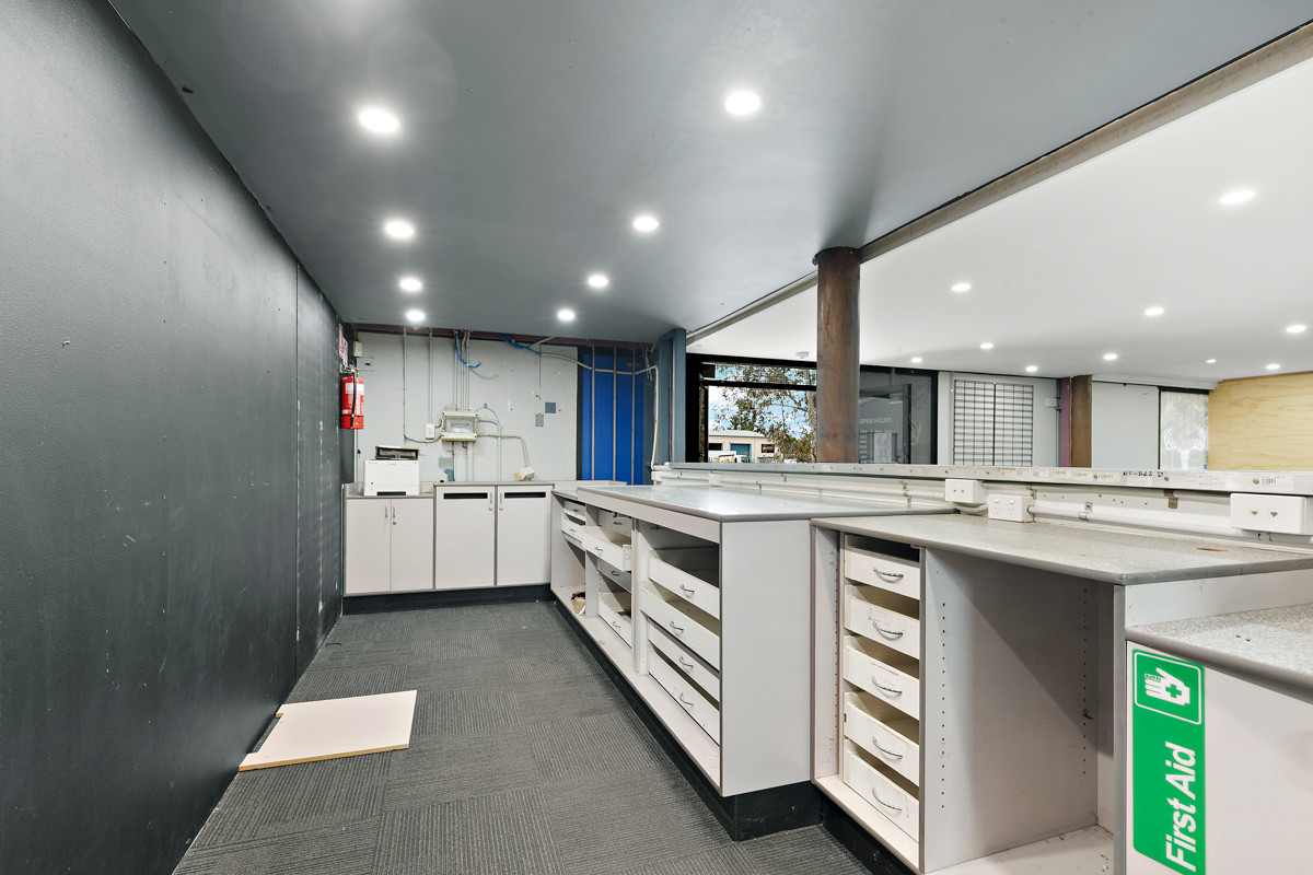 Combined industrial strata tenancy with showroom and mezzanine