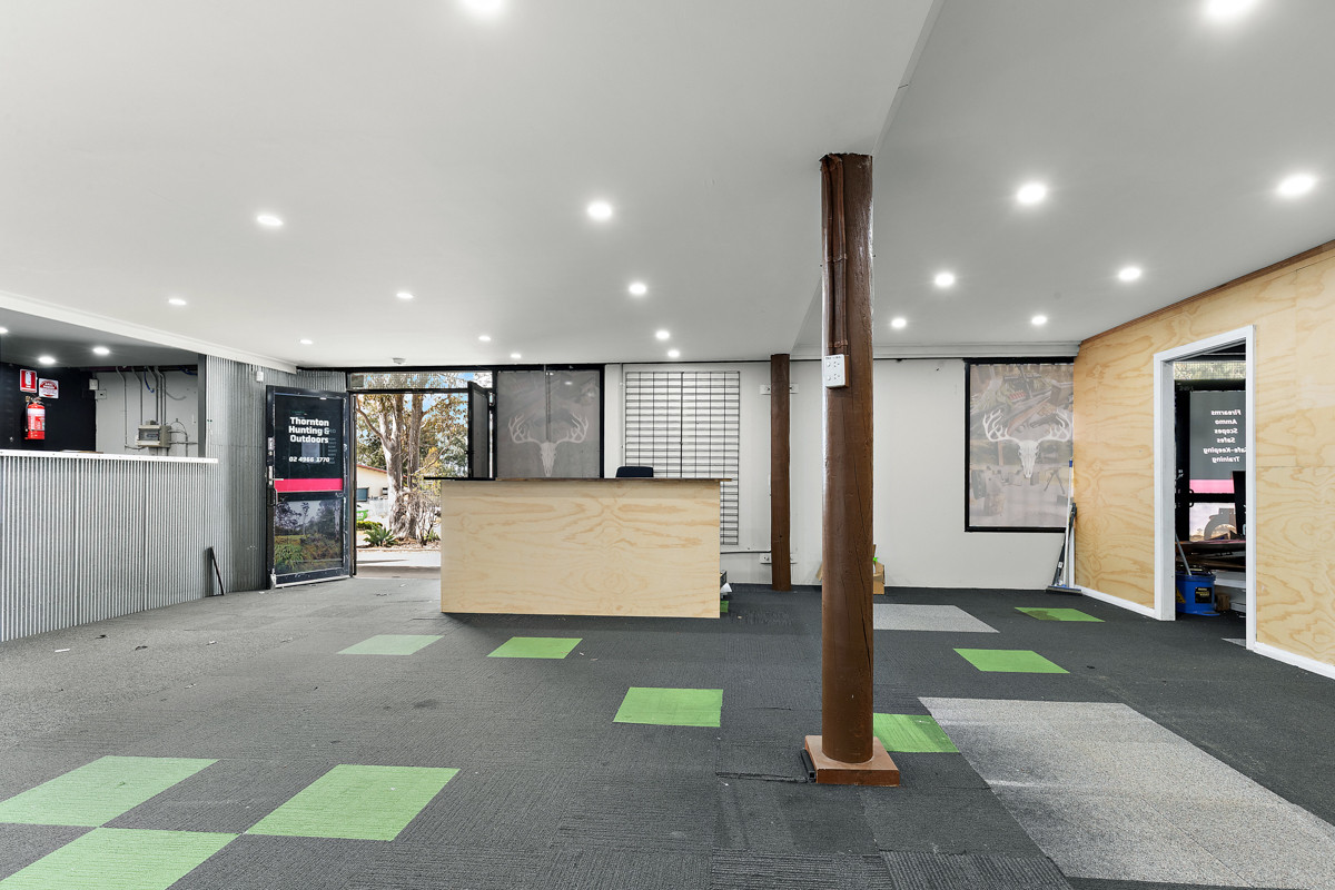 Combined industrial strata tenancy with showroom and mezzanine