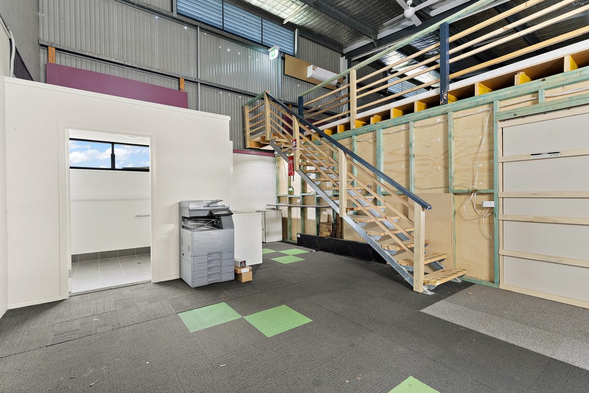 Combined industrial strata tenancy with showroom and mezzanine