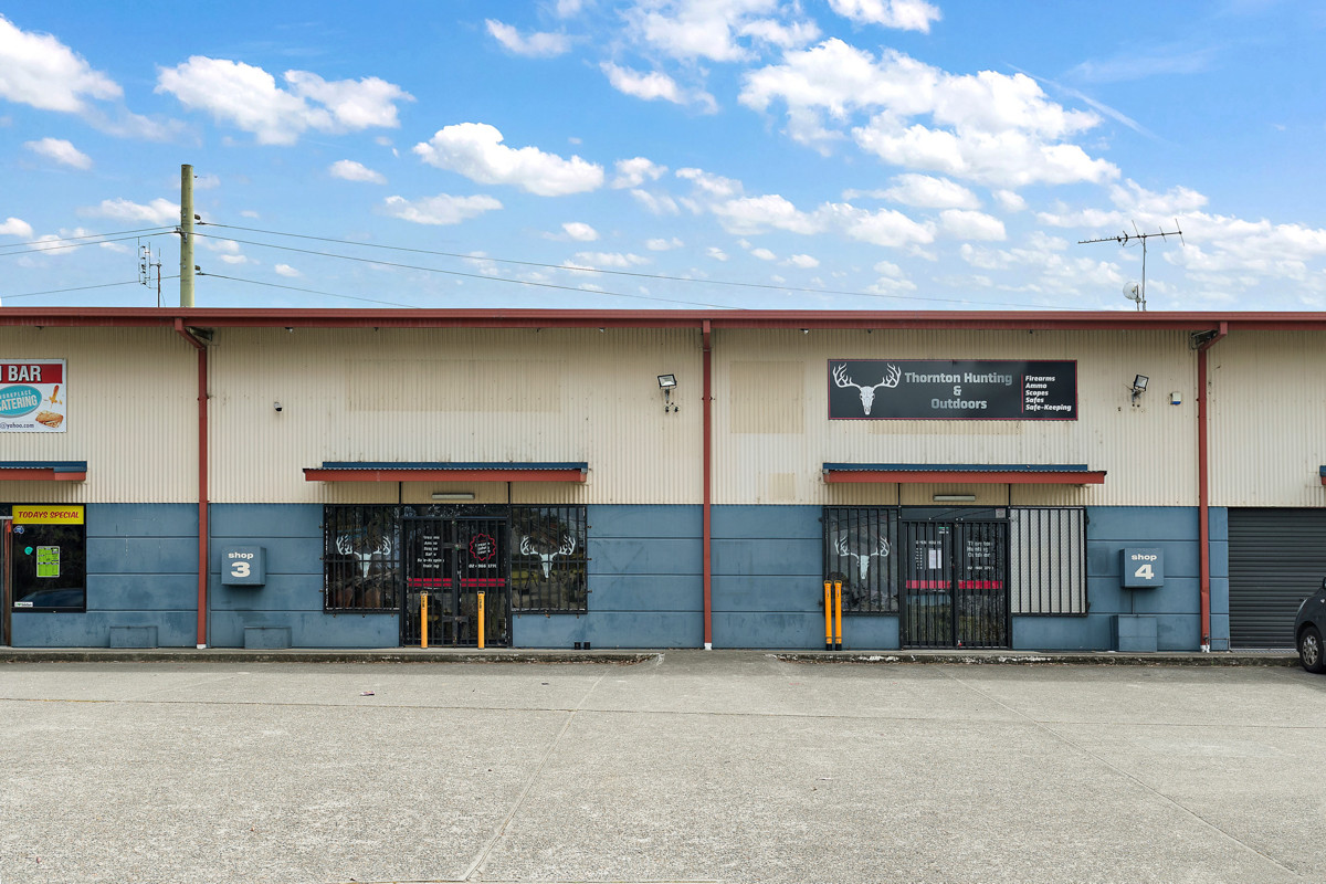 Combined industrial strata tenancy with showroom and mezzanine