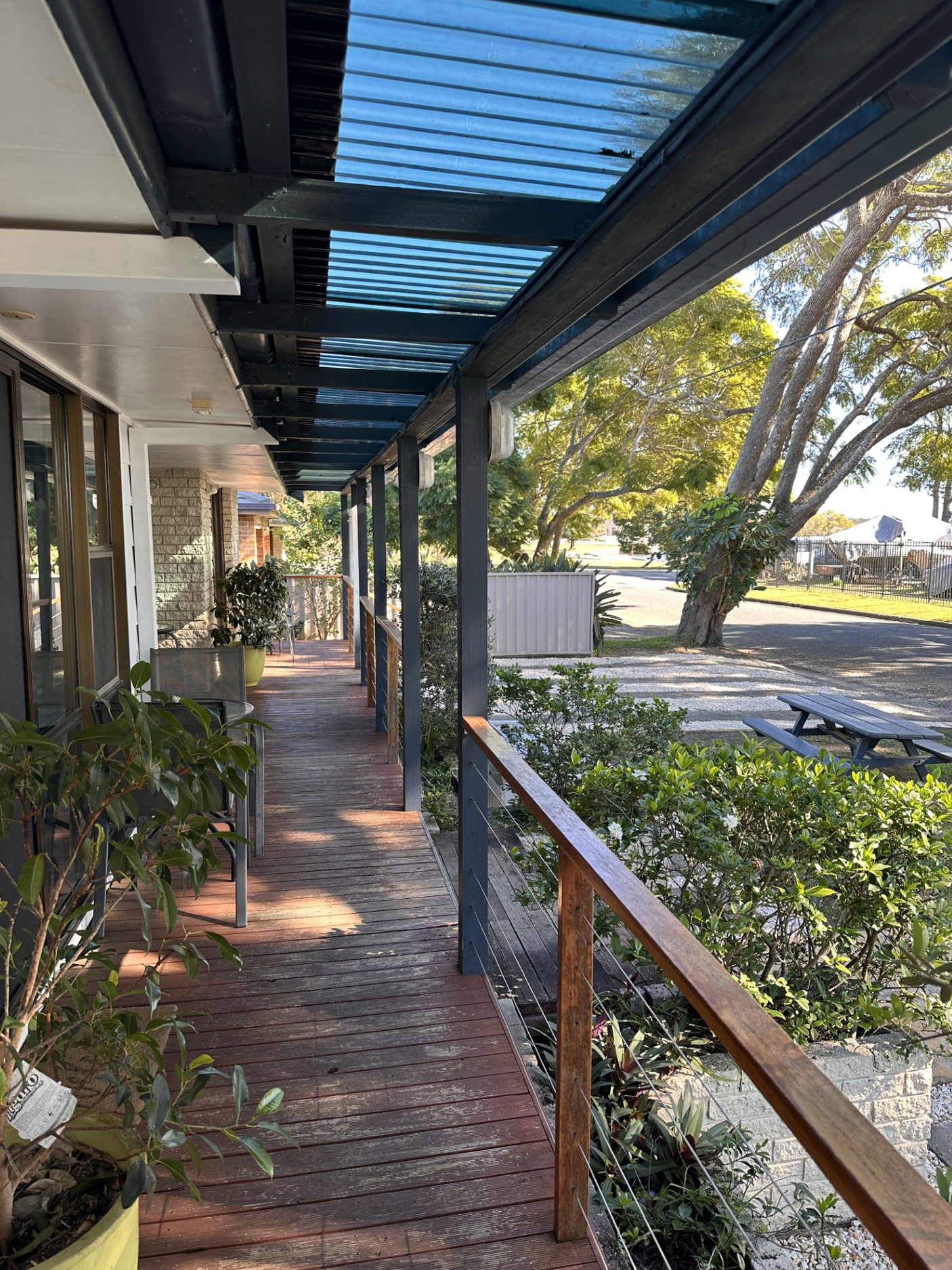 BOUTIQUE FREEHOLD MOTEL - MANAGEABLE COASTAL INVESTMENT & LIFESTYLE OPPORTUNITY  1129MF