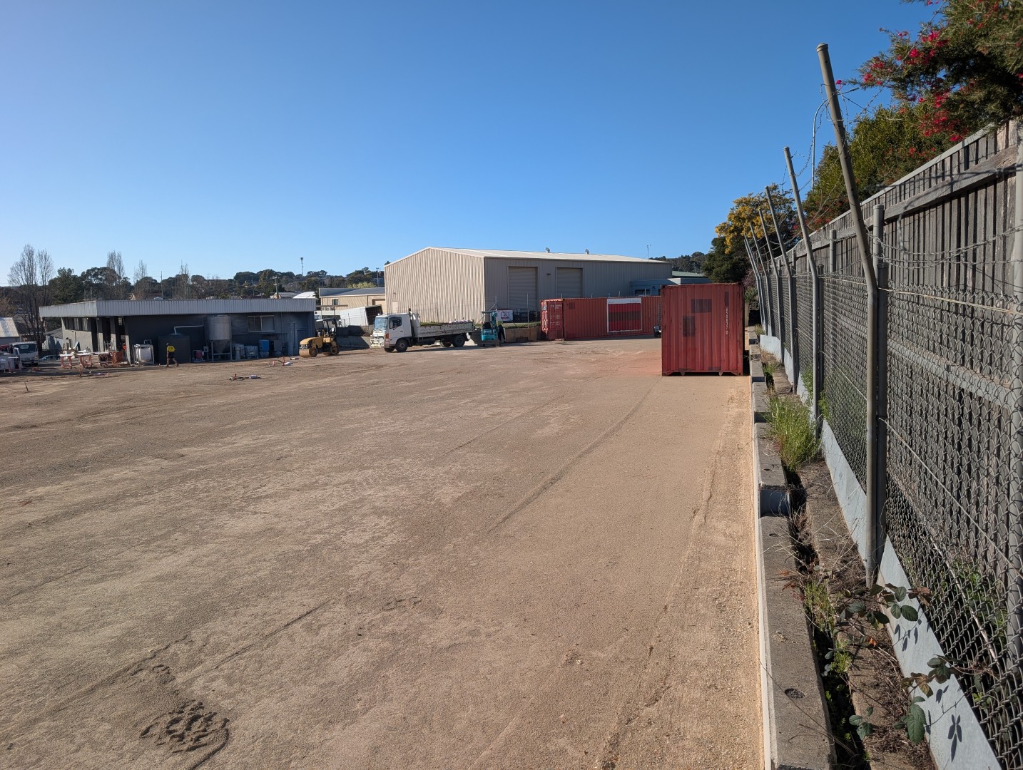 Secure Hardstand & Yard Space