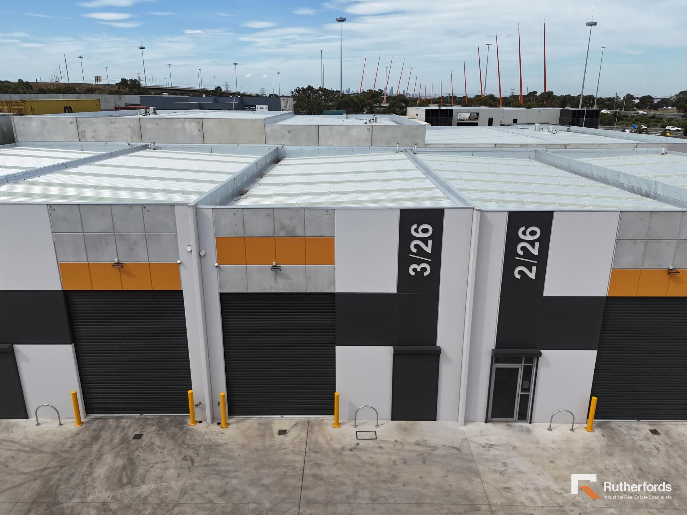FUNCTIONAL COMPACT WAREHOUSE IN BLUE-CHIP LOCATION