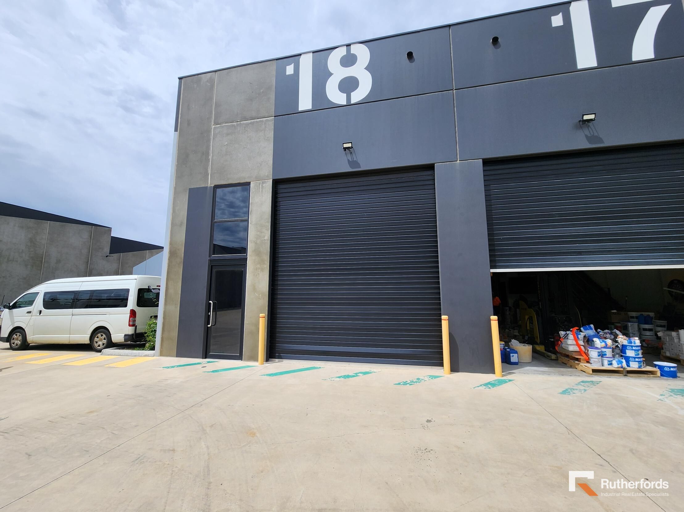 Great Warehouse in Central Location