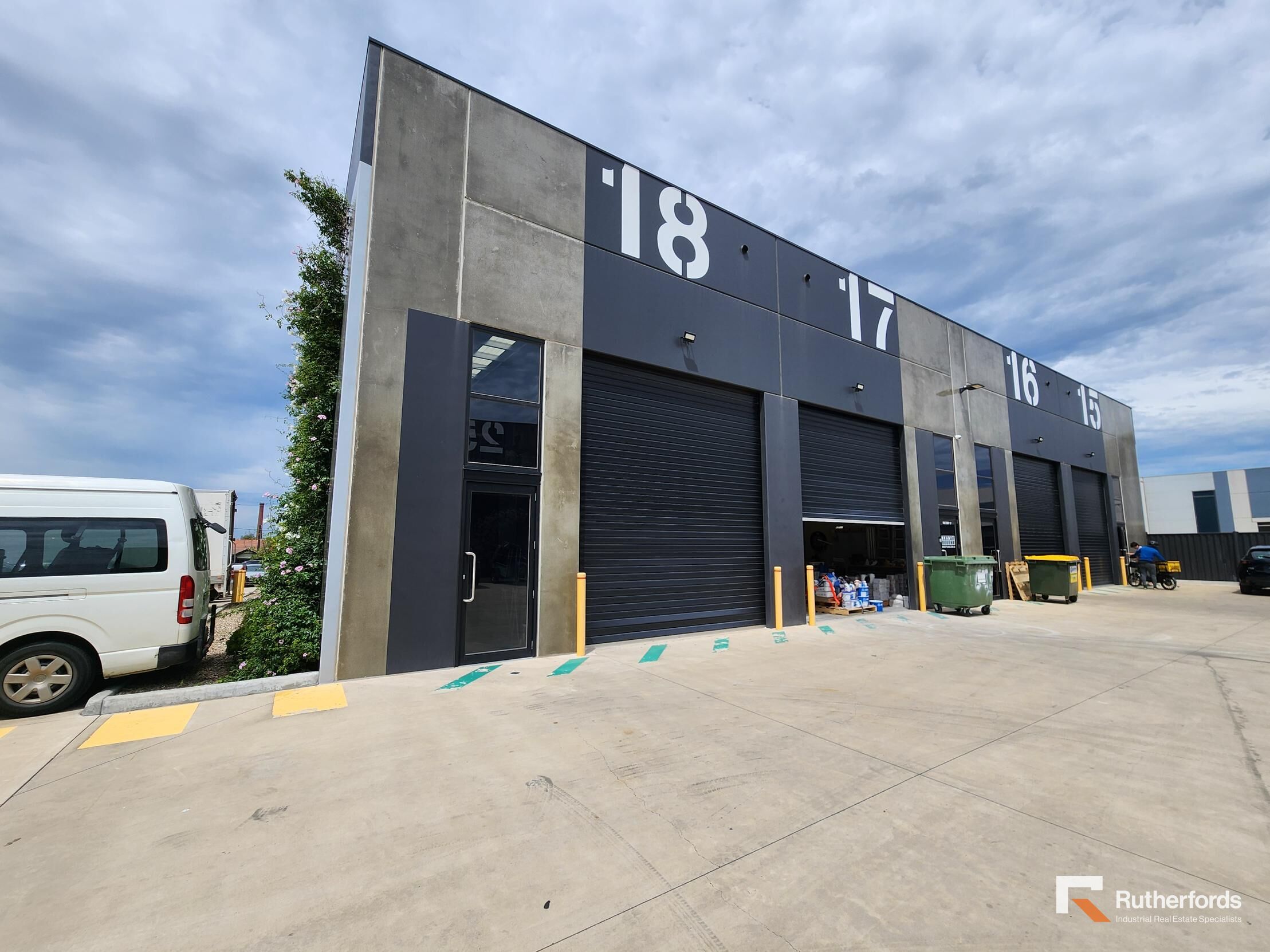 Great Warehouse in Central Location