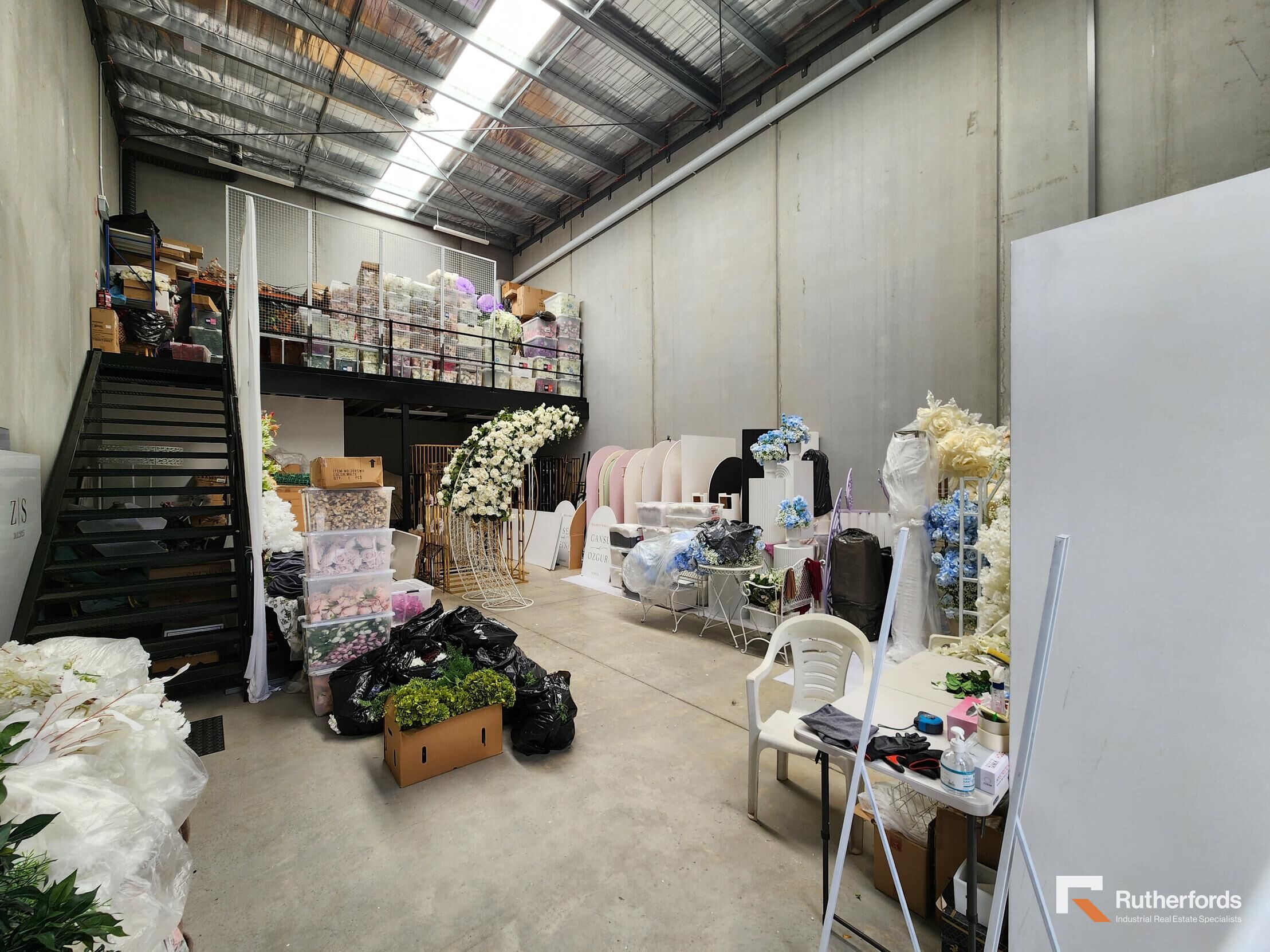Great Warehouse in Central Location