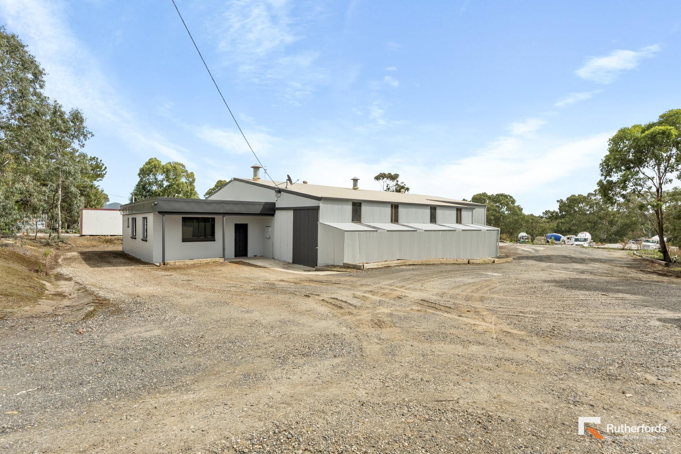 NEWLY RENOVATED - EXPANSIVE HARDSTAND