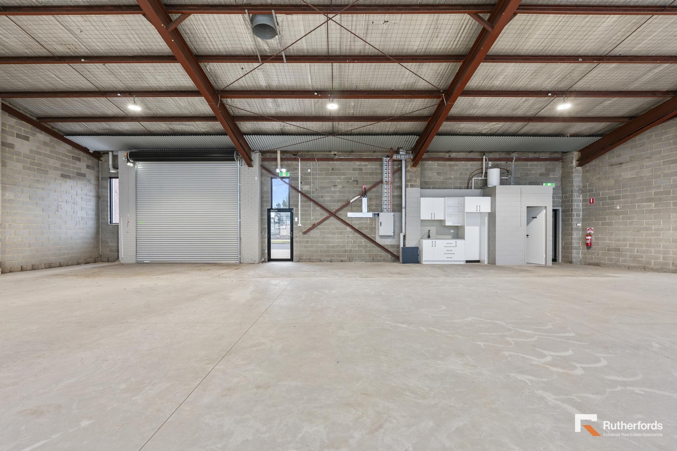 MONTH TO MONTH LEASE AVALIABLE