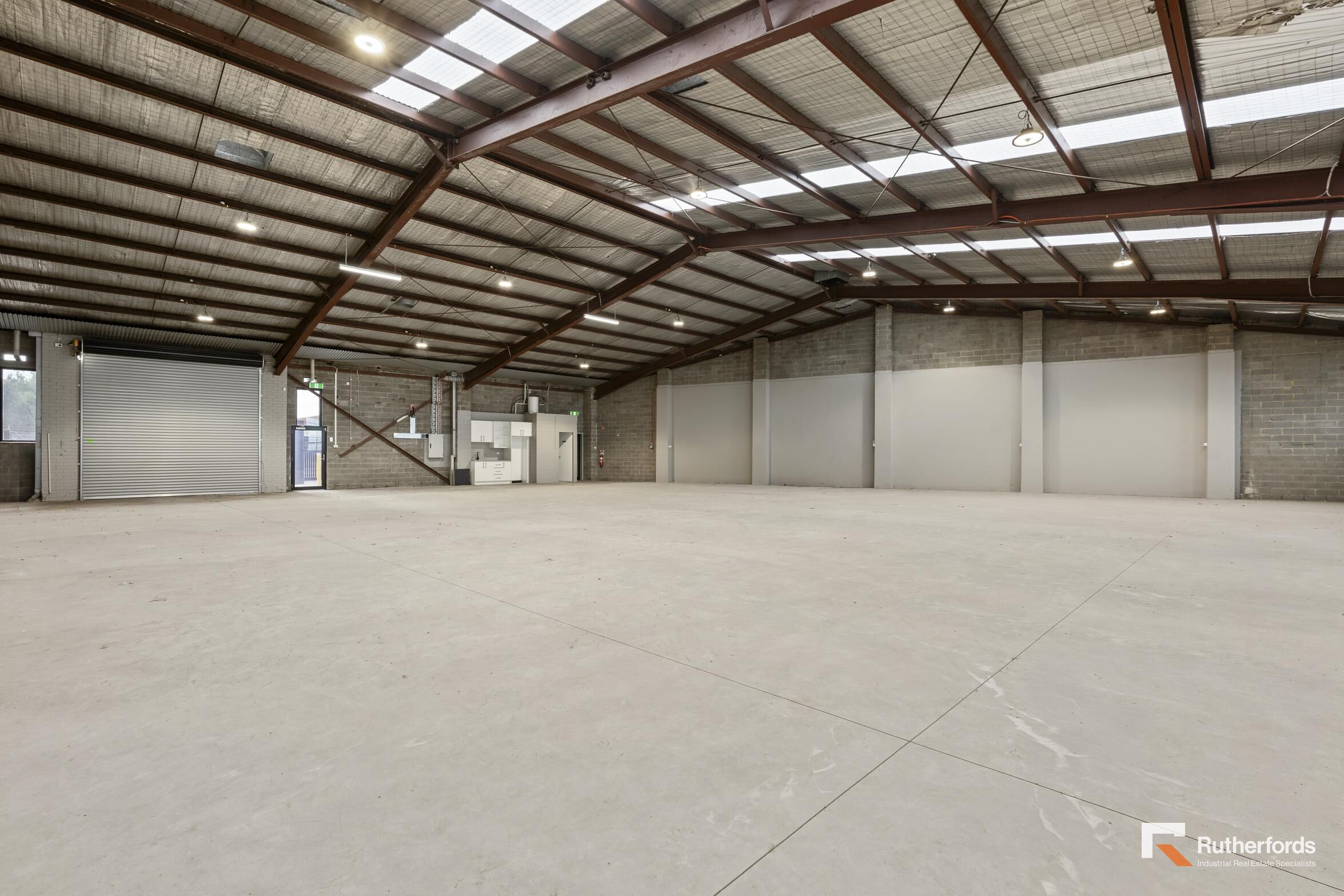 MONTH TO MONTH LEASE AVALIABLE