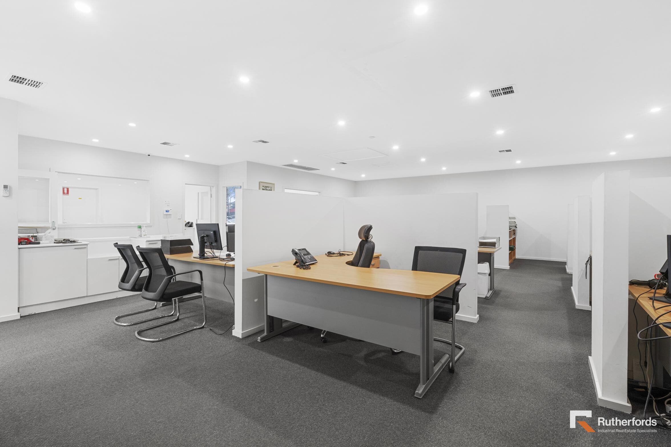 Main Road Opportunity!