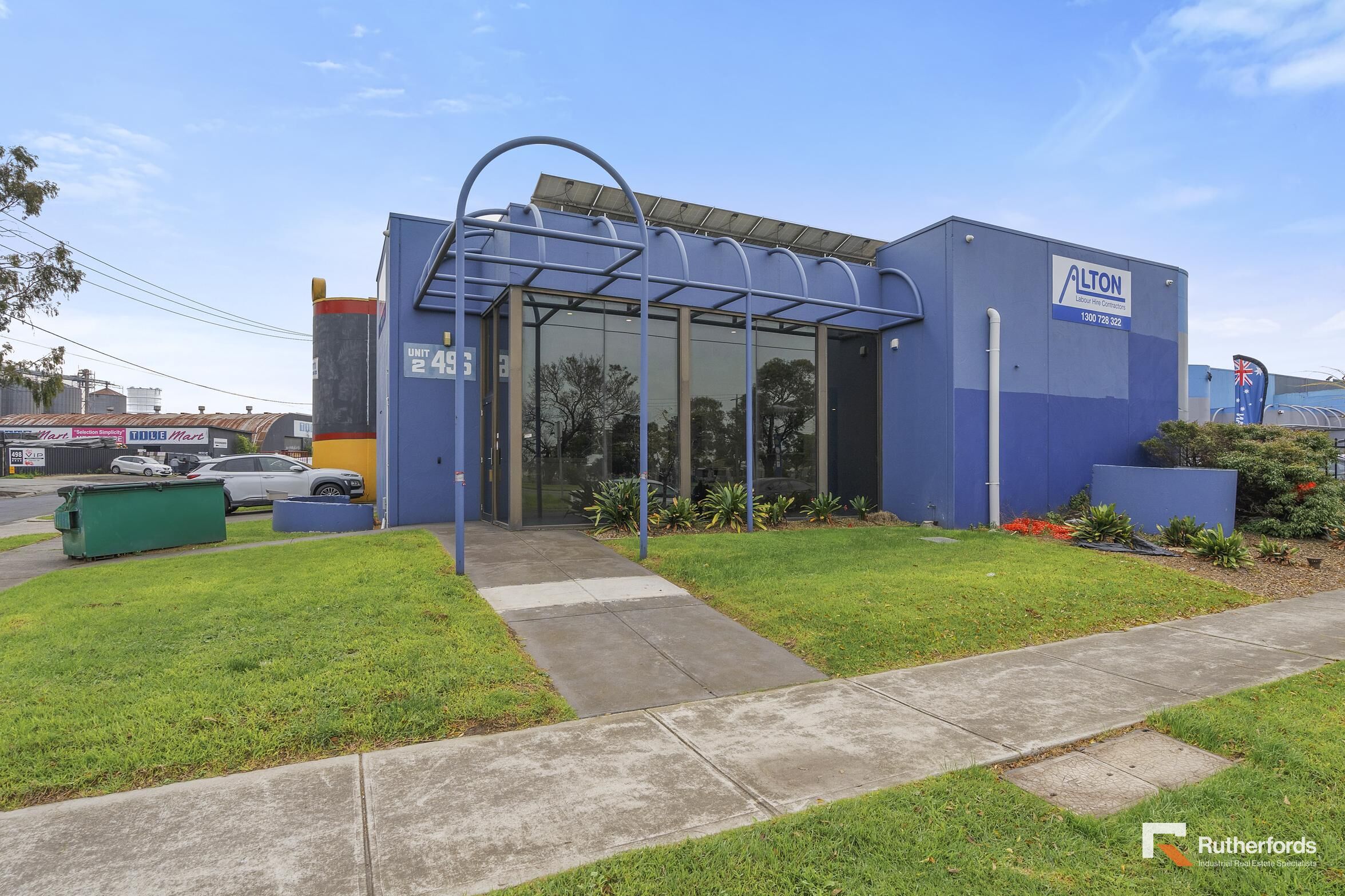 Main Road Opportunity!